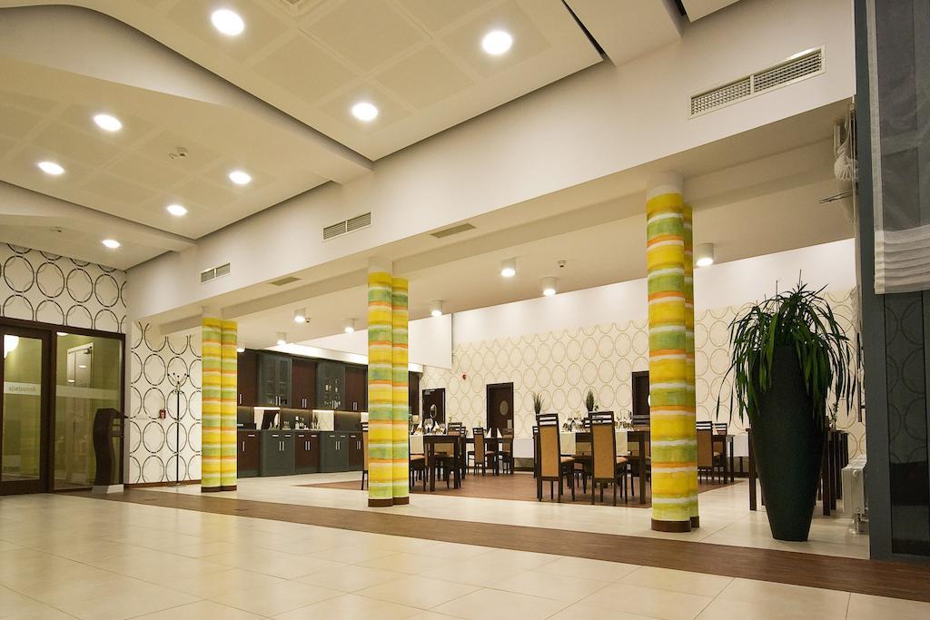 Hotel Poznanski A2 Lubon Exterior photo
